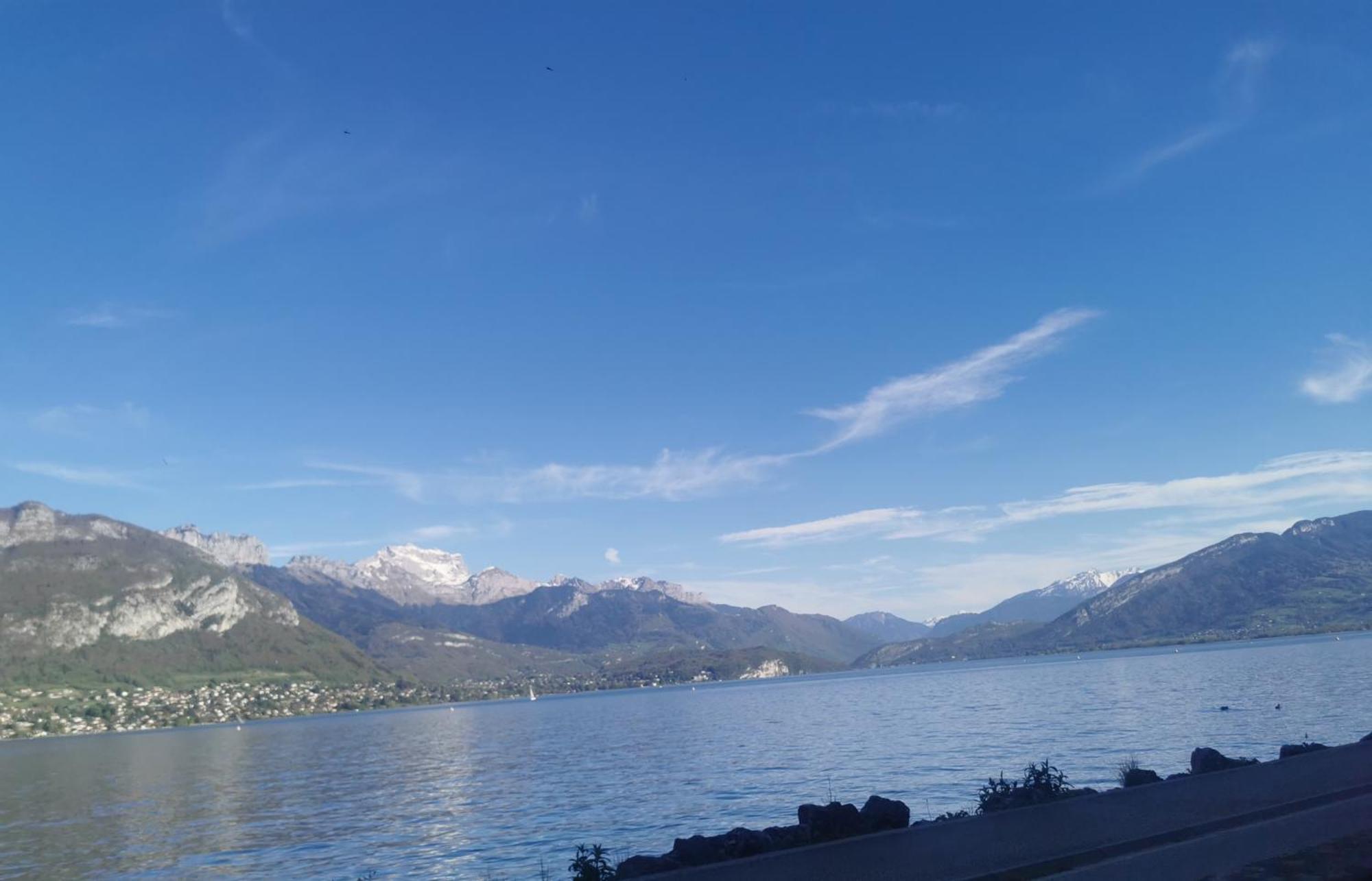 Charmant Appartement A 1 Minute Du Lac Annecy Exterior photo
