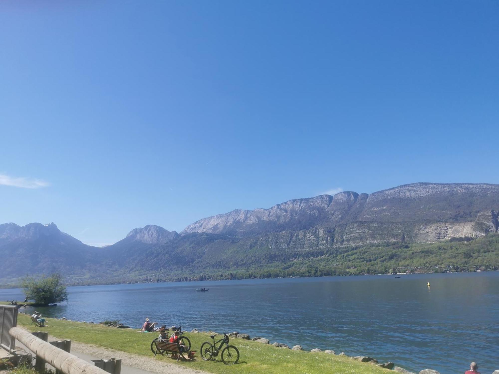 Charmant Appartement A 1 Minute Du Lac Annecy Exterior photo